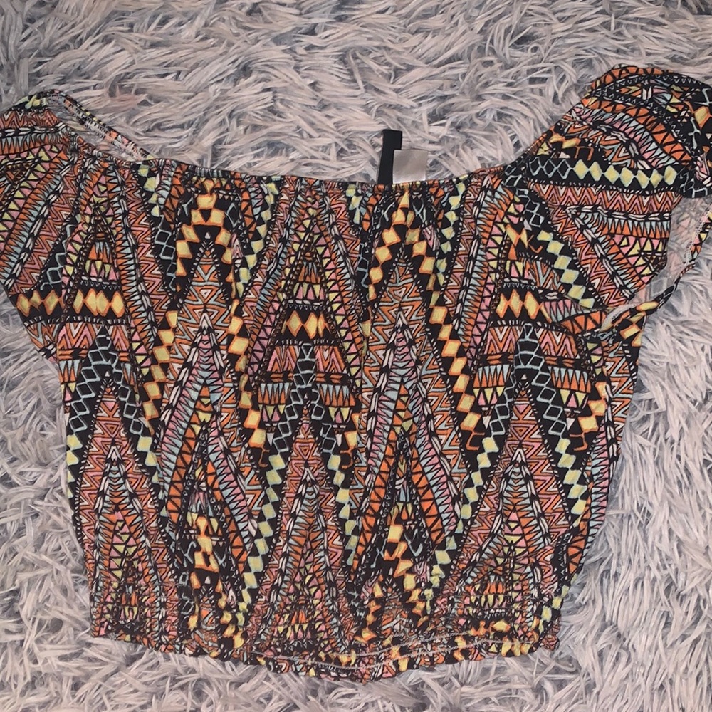 OFF THE SHOULDER CROP TOP